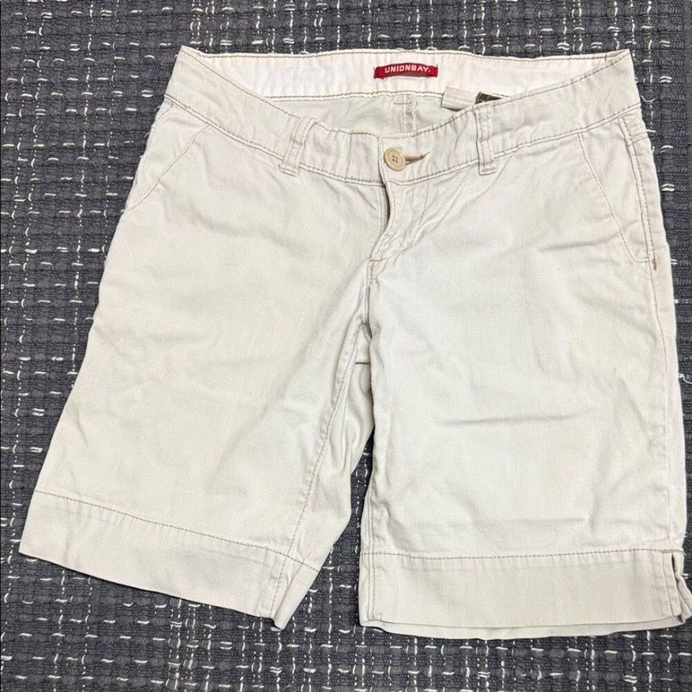 UNIONBAY Women's Light Cream Chino Bermuda Shorts